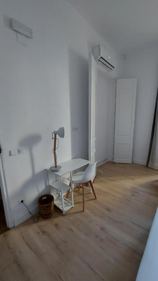 Hostal Andrea Sol Madrid Esterno foto