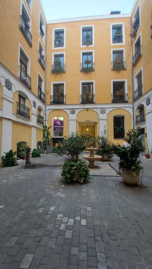 Hostal Andrea Sol Madrid Esterno foto