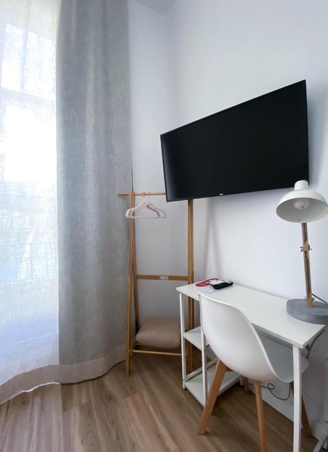 Hostal Andrea Sol Madrid Esterno foto