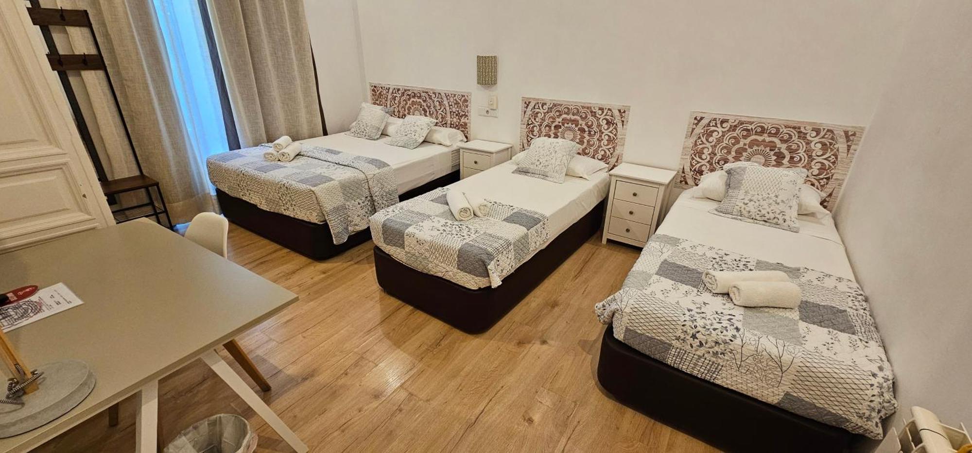 Hostal Andrea Sol Madrid Esterno foto