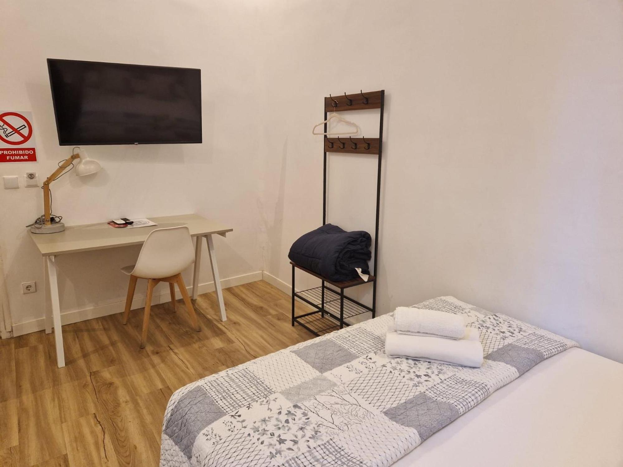 Hostal Andrea Sol Madrid Esterno foto